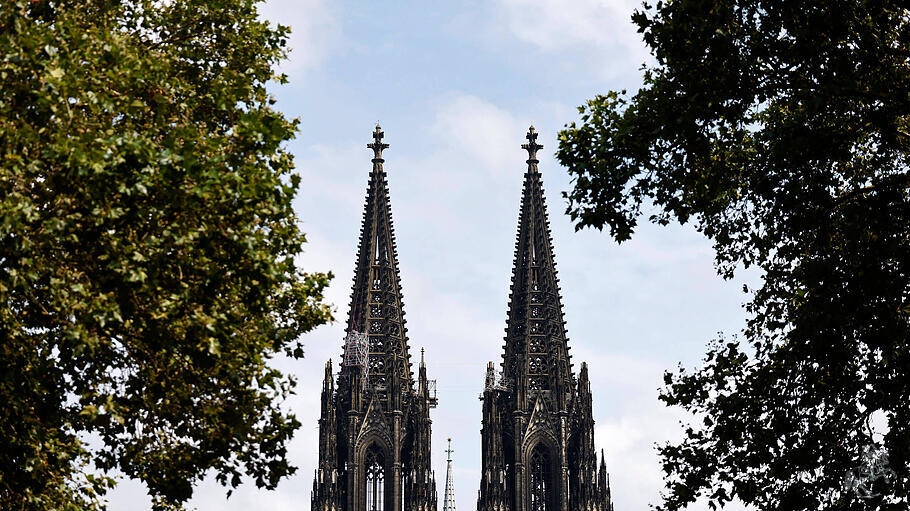 Erzbistum Köln - Blick auf die Türme vom Kölner Dom