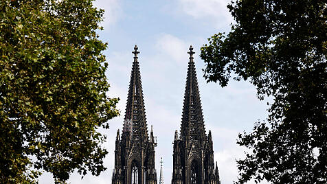 Erzbistum Köln - Blick auf die Türme vom Kölner Dom