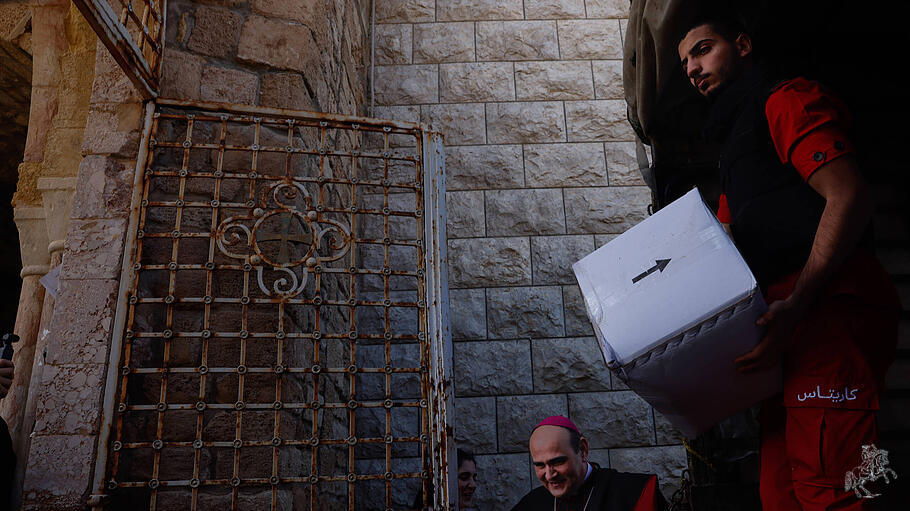 Hilfsg&uuml;ter werden in Tyros &uuml;bergeben