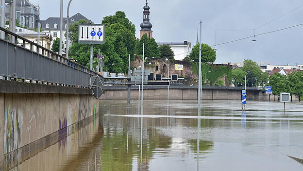 Starkregen sorgt in Saarbrücken in der Saar für Hochwasser