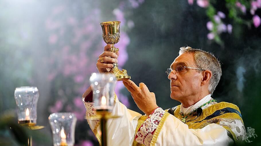 Erzbischof Gänswein feierte Pontifikalamt an der Mariengrotte