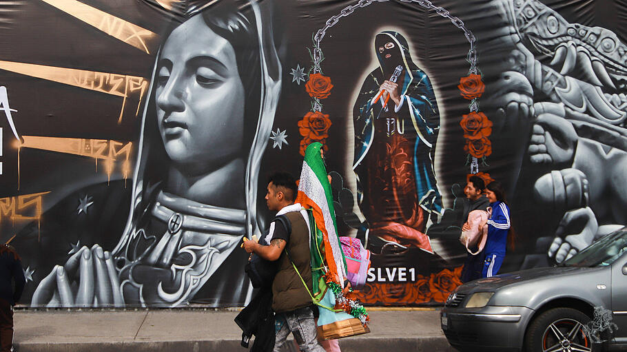 Pilgrims on their journey to the Basilica of Guadalupe