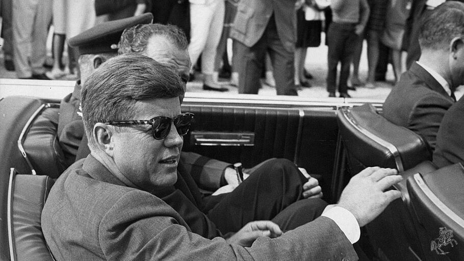 John F. Kennedy in Tampa (USA). Nach dessen Ermordung begann für die USA eine Zeit voller Schwierigkeiten.