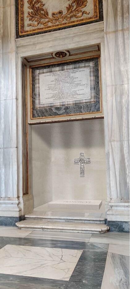 Franziskus-Grab in der Kirche Santa Maria Maggiore