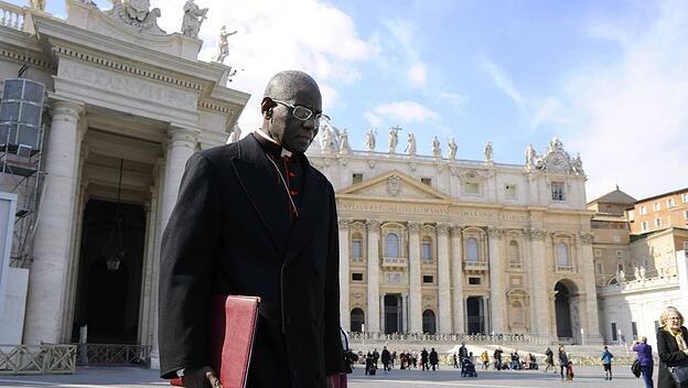 Kardinal Sarah tritt als Leiter der Gottesdienstkongregation zurück