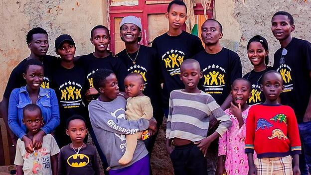 „Save the future Society“ besucht eine Waisenfamilie