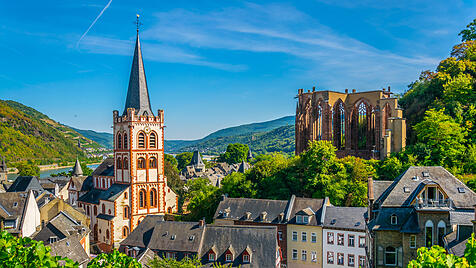 Bacharach mit seiner Kirche und der Wernerkapelle.