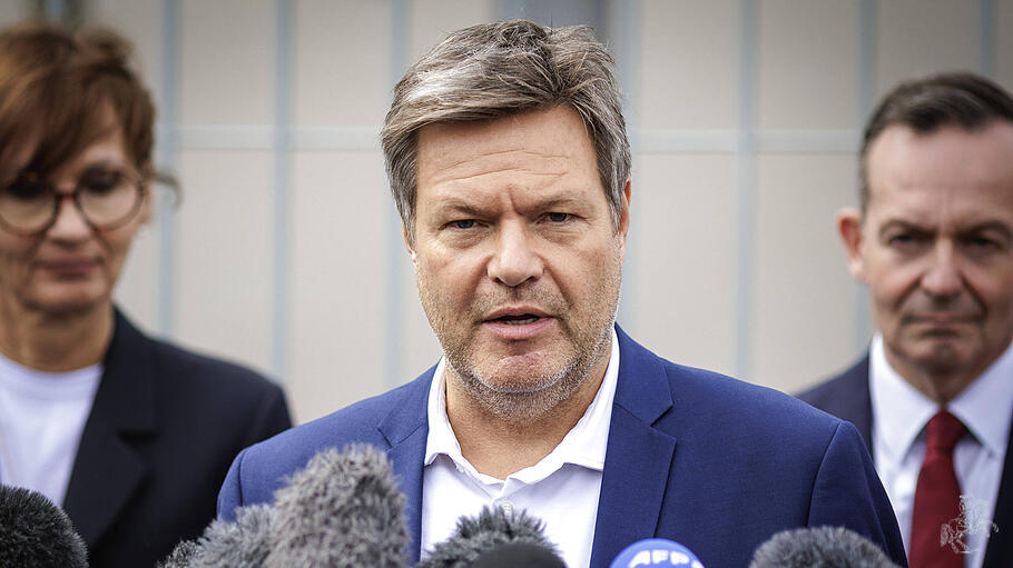 Robert Habeck hat an wenig regulierten Debatte in sozialen Medien wenig Freude