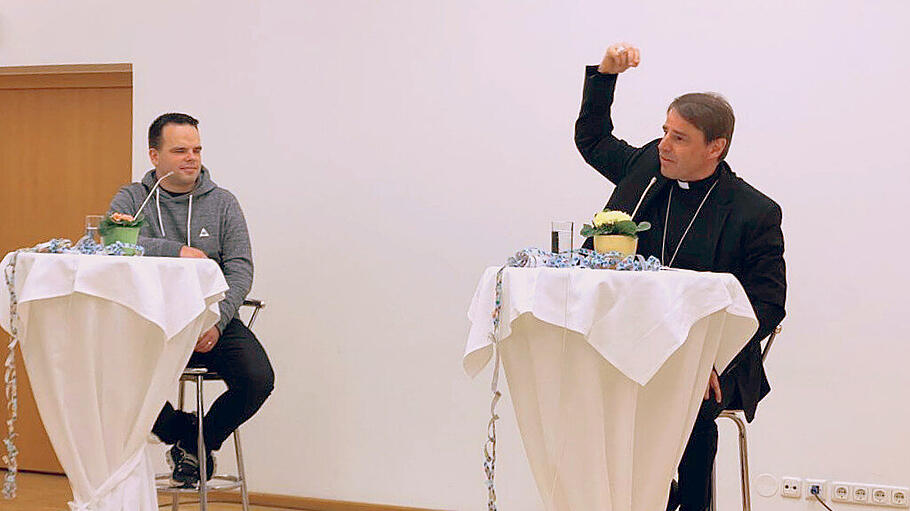 Rudolf Gehrig und Bischof Stefan Oster stellen ihr gemeinsames Buch vor