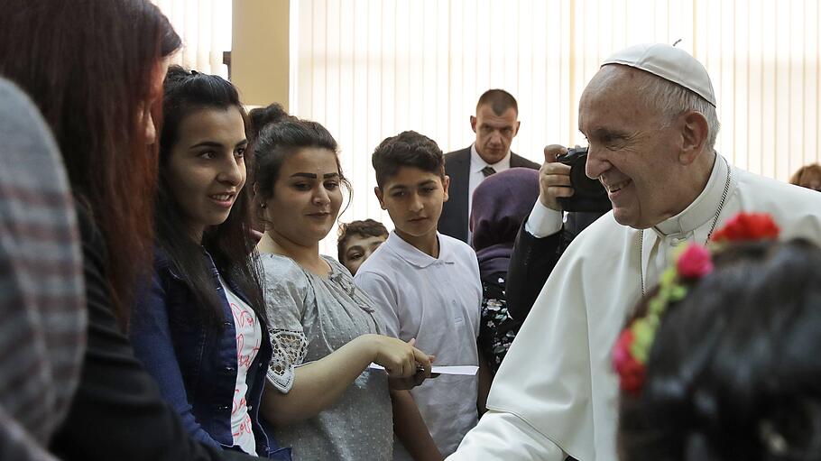 Papst Franziskus besucht in Bulgarien Flüchtlingszentrum