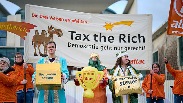 Attac protestiert fuer eine Besteuerung uebergrosser Vermoegen