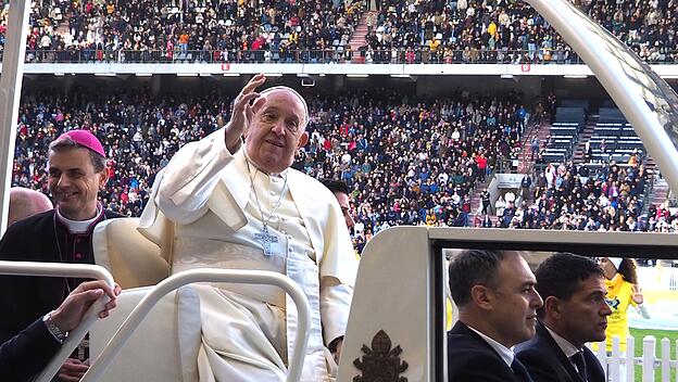 Papst Franziskus  im Baudouin-Stadium