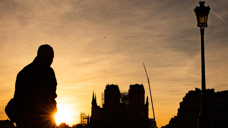 Notre-Dame: Wiederaufbau beschlossen