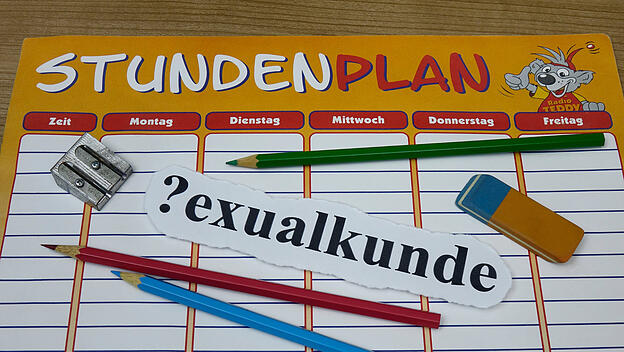Stundenplan mit Sexualkunde Stundenplan mit Sexualkunde, 19.11.2019, Borkwalde, Brandenburg, Auf einem Stundenplan liegt