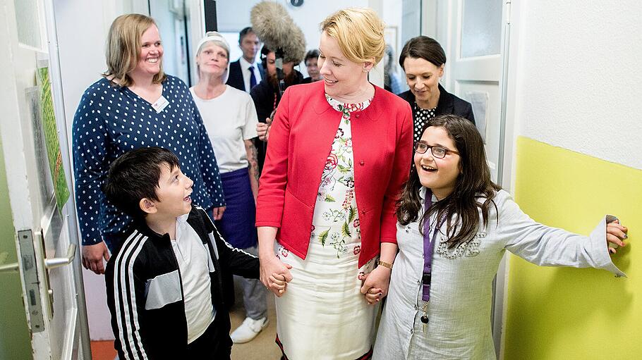 Bundesfamilienministerin Franziska Giffey beim Besuch in einem Kinder- und Familienzentrum in Bremen