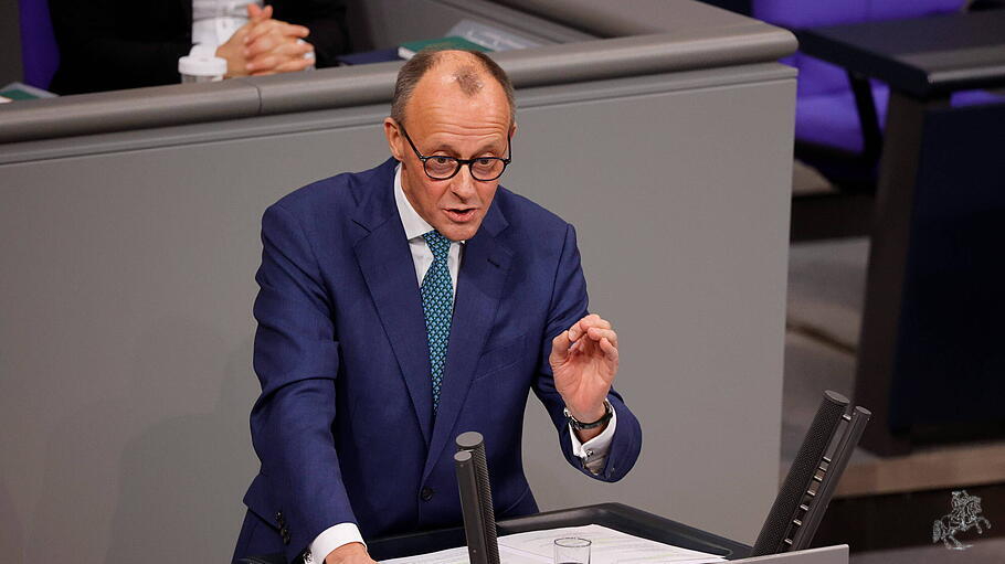 Unionsfraktionschef Friedrich Merz (CDU/CSU), Deutschland, Berlin, Reichstag, Regierungserklärung zum Europäischen Rat d