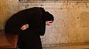 Orthodoxe Ordensfrau beim Gebet