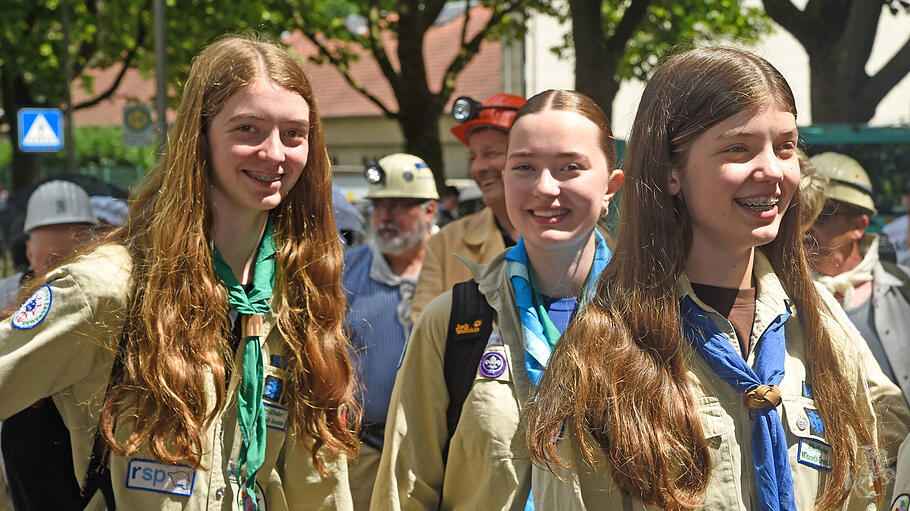 St.-Georgs-Pfadfinder auf einem Umzug
