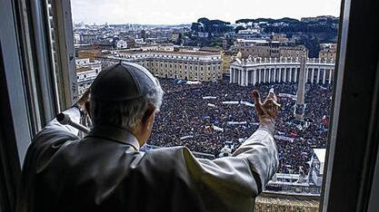 Besonders viele Gläubige kamen am Sonntag auf den Petersplatz, um ein letztes Mal mit Benedikt XVI. den Angelus zu beten.
