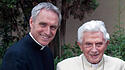 Benedikt XVI. und sein Sekretär, Erzbischof Georg Gänswein.