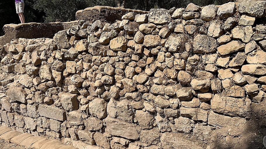 Die Stützmauer in Kiriat-Jearim