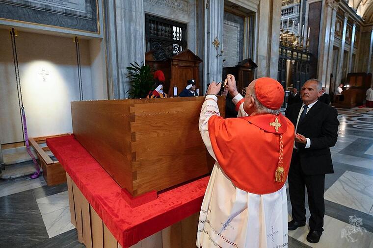 Franziskus in Santa Maria Maggiore beigesetzt