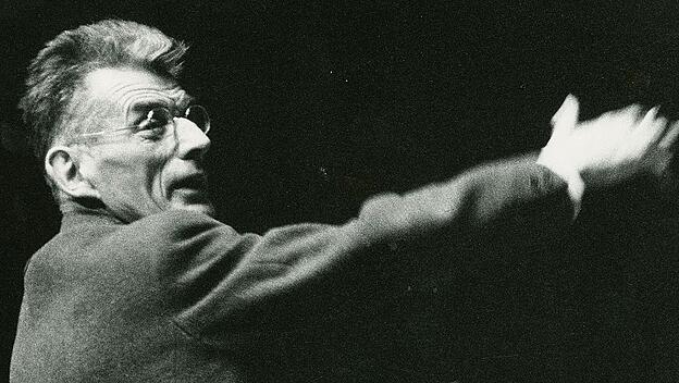 Samuel Beckett bei der Inszenierung des &bdquo;Endspiels&ldquo; in Berliner Schillertheater 1967.