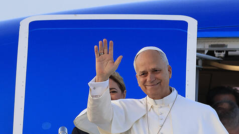 Leo XIV. besteigt das Flugzeug nach Ankara