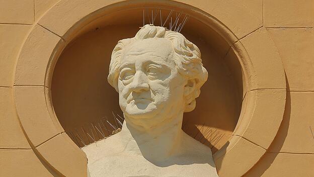 Denkmal und Kopf von Wolfgang Goethe