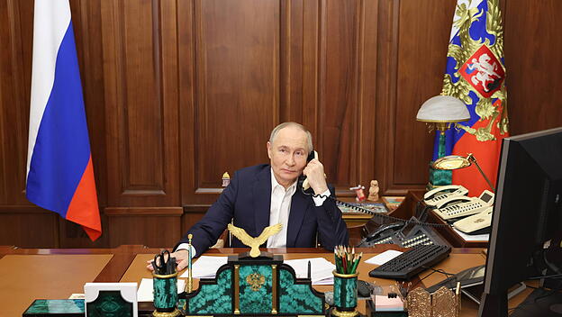 Waldimir Putin am Telefon