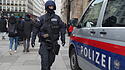 2023: Terror Warnung für Wien - Stephansdom Wien, Stephansplatz, 26. 12. 2023 Polizei bewacht Stephansdom und Stephansplatz **