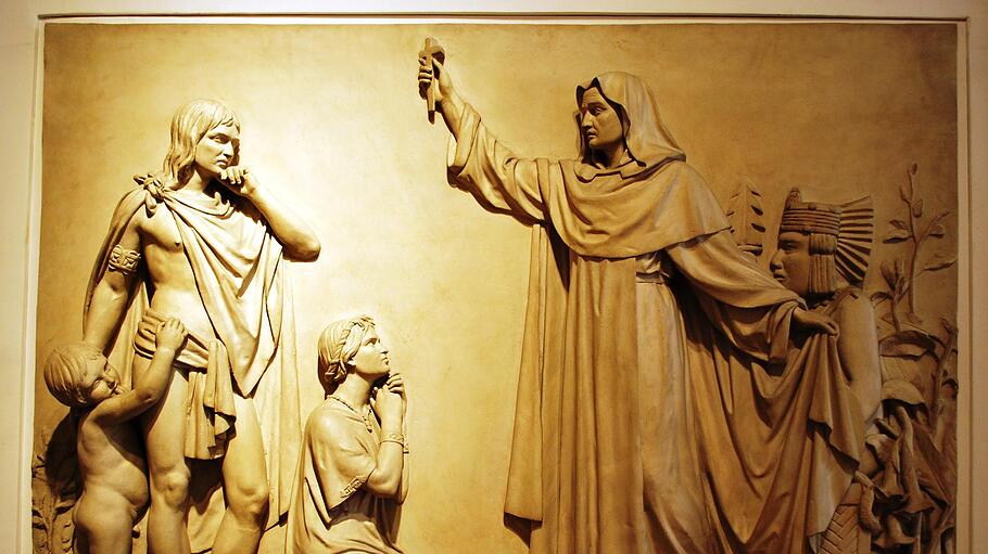 Las Casas bekehrt eine aztekische Familie (Plastik von Miguel Morena, 1865).