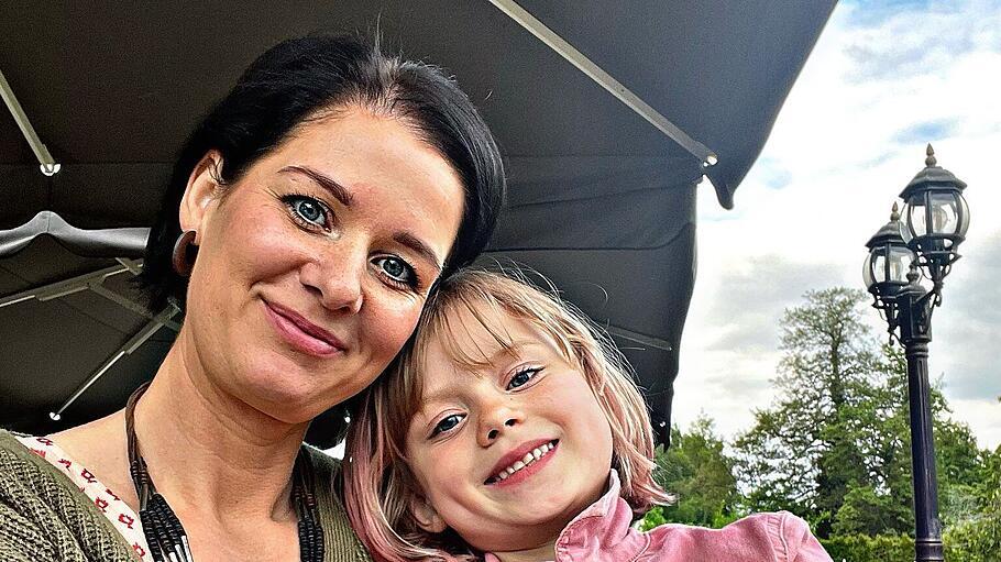 Mutter und Tochter werden katholisch