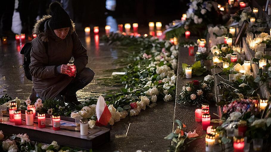 Lichtermeer am Berliner Breitscheidplatz unterstreicht die Anteilnahme der Bevölkerung.