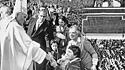 Papst Johannes Paul II bei einem Gottesdienst auf dem Petersplatz am Weltmissionssonntag 1978