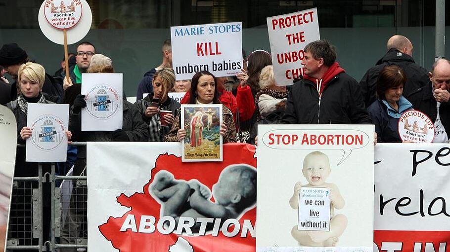 Abortion clinic in Belfast opens