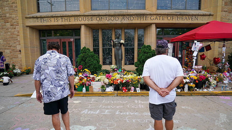 Deadly shooting at Annunciation Catholic Church in Minneapolis, Minnesota