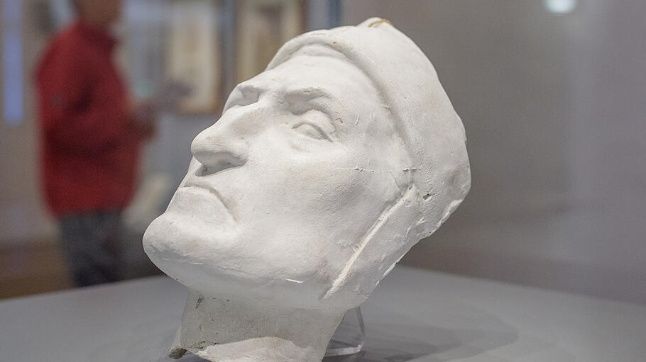 Ein Gipsabguss des Kopfes von Dante Alighieri (1265-1321)