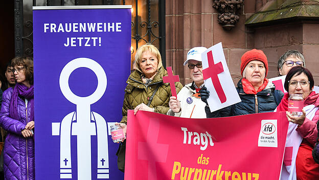 Demonstrantinnen für "Frauenrechte in der Kirche"