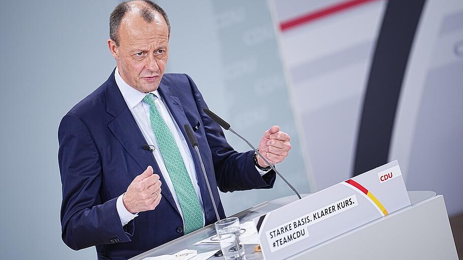 Friedrich Merz spricht vor seiner Wahl beim Bundesparteitag der CDU im Konrad-Adenauer-Haus