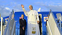 Papst Leo XIV. bei seiner Ankunft in Paris