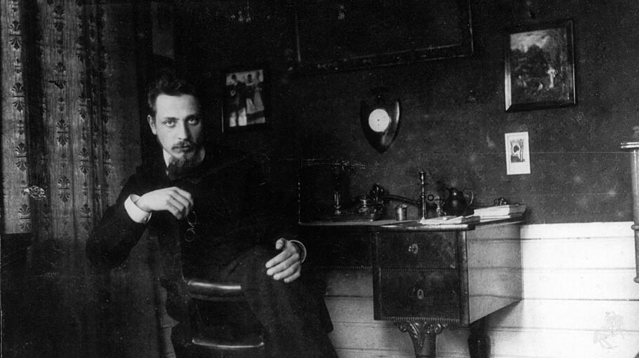 Rainer Maria Rilke in seinem Studierzimmer