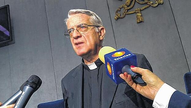 Pater Federico Lombardi, Vatikansprecher