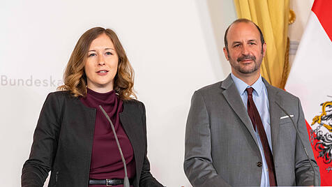 Pressekonferenz mit Claudia Plakolm und Johannes Klotz
