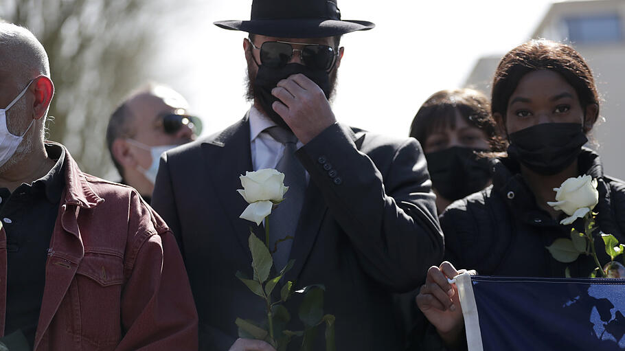 Gedenken an mit Messer getötete Polizeimitarbeiterin