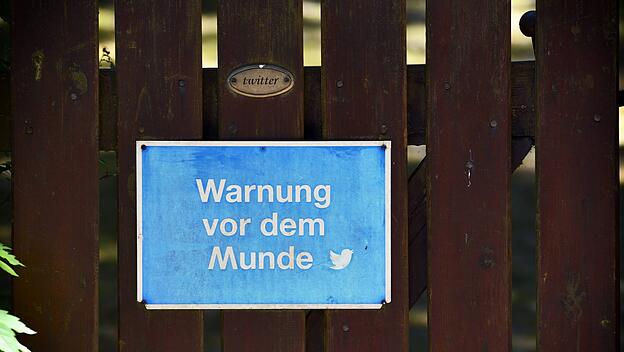 "Warnung vor dem Munde" Twitter-Schild