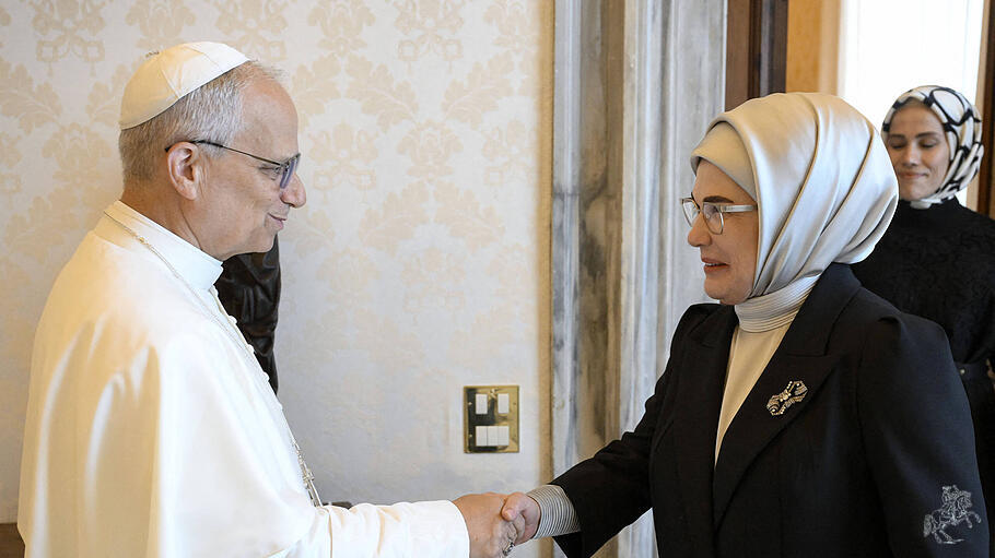 Papst Leo und Emine Erdogan