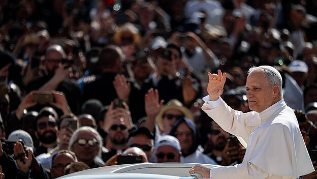 Papst Leo auf dem Petersplatz