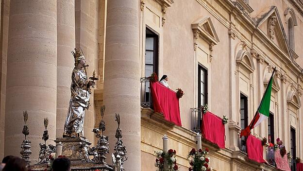Die versilberte Statue der heiligen Lucia ist Bestandteil der jährlichen Lucia-Prozession