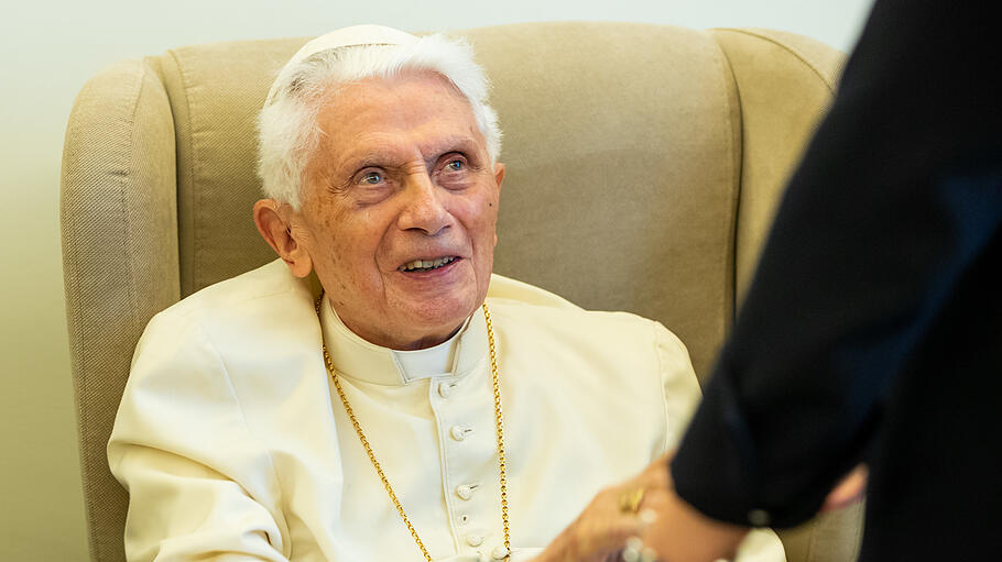 Papst Benedikt XVI. sieht Menschenrechte in Gefahr